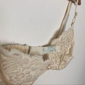 Vintage Cream Lace Detailed Bra 34A